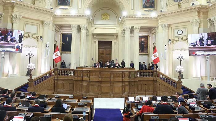 El Senado de mayoría fujimorista consumó el «golpe» a la Cámara de Diputados y aprueba las facultades legislativas
